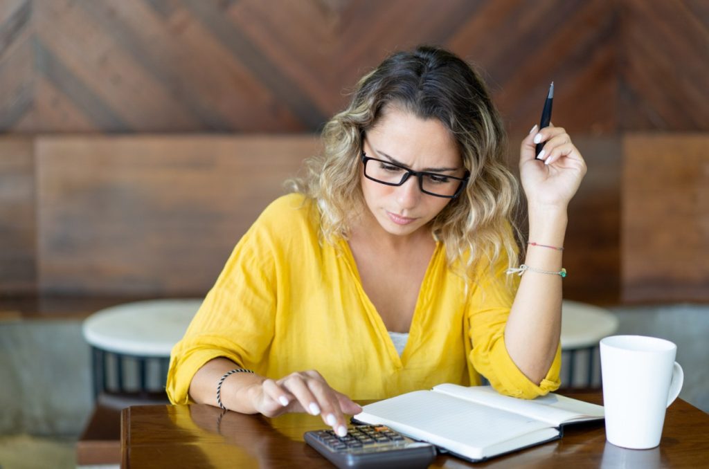 Tasas de avance en efectivo y cálculo de intereses